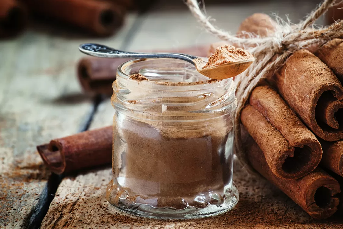 O que a canela pode fazer pela saúde? Estudo analisa efeitos da especiaria no peso e doenças metabólicas