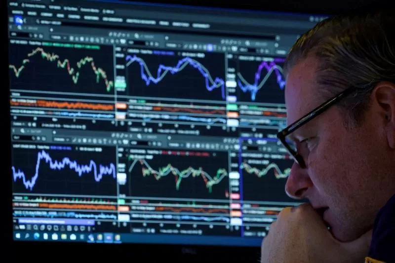 Dow Jones e S&P 500 caem com setores de saúde e energia; Nasdaq sobe