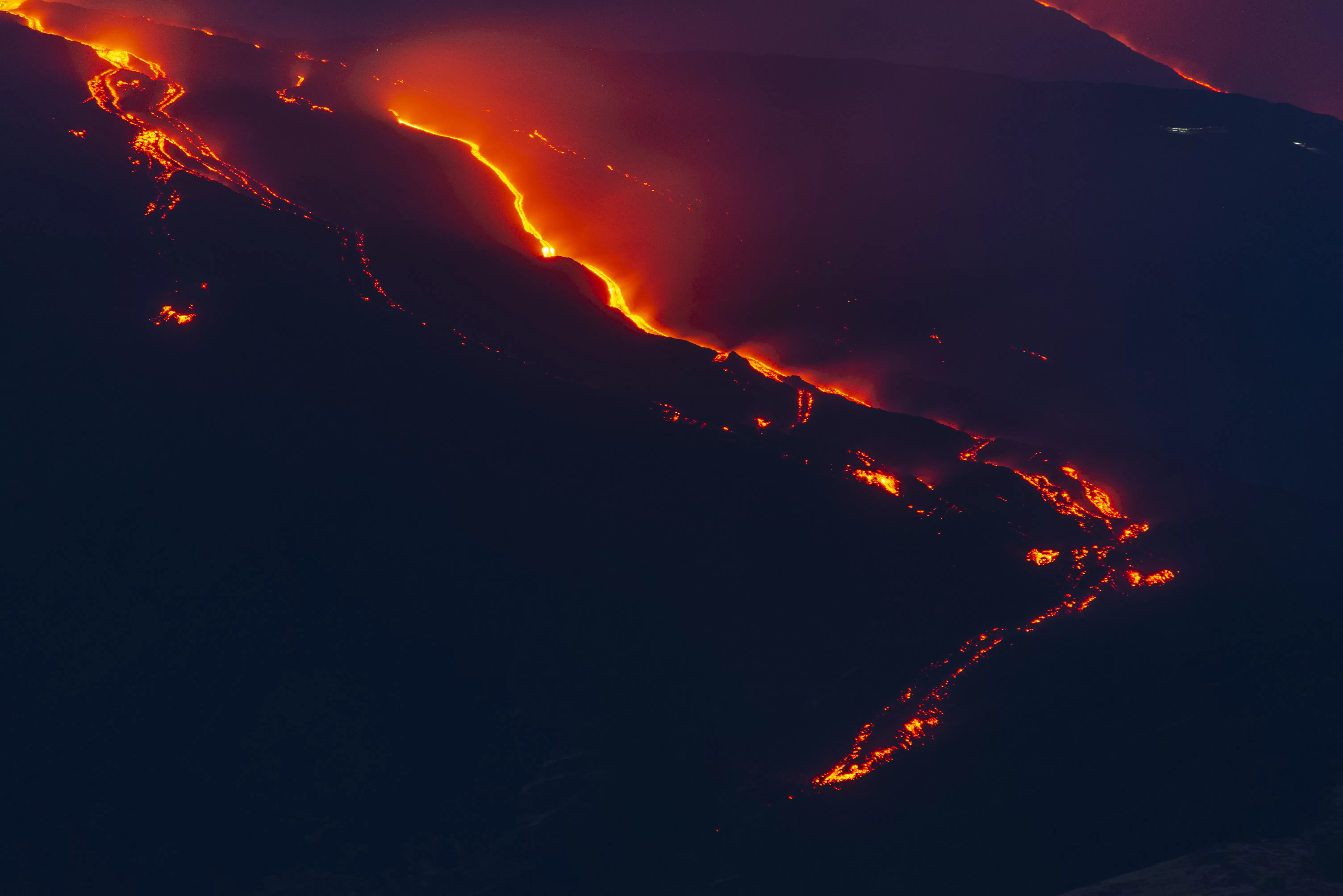 Guias turísticos protestam contra medidas restritivas para chegar ao Monte Etna