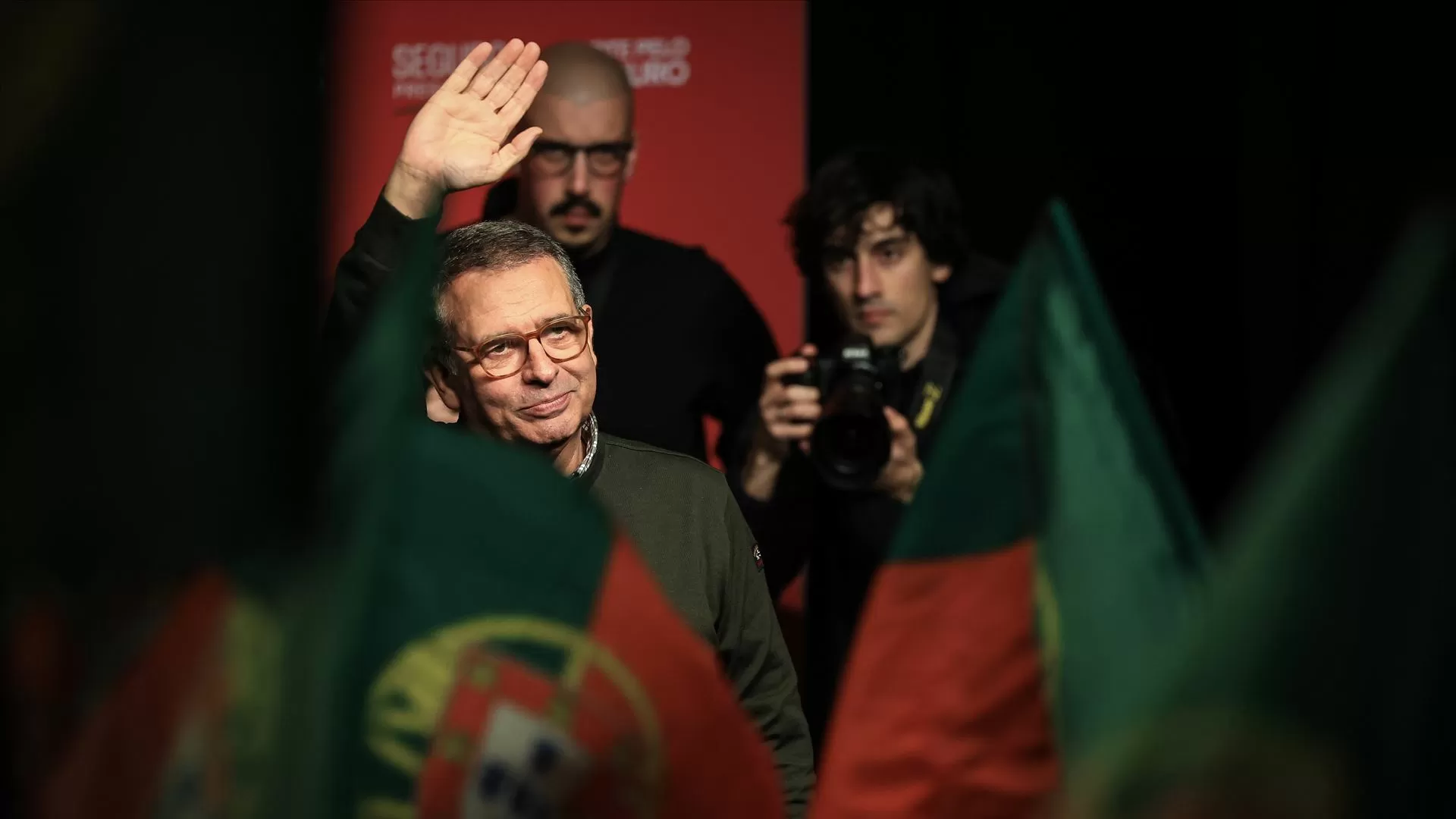 Seguro lidera tracking poll da segunda volta com mais de 60%