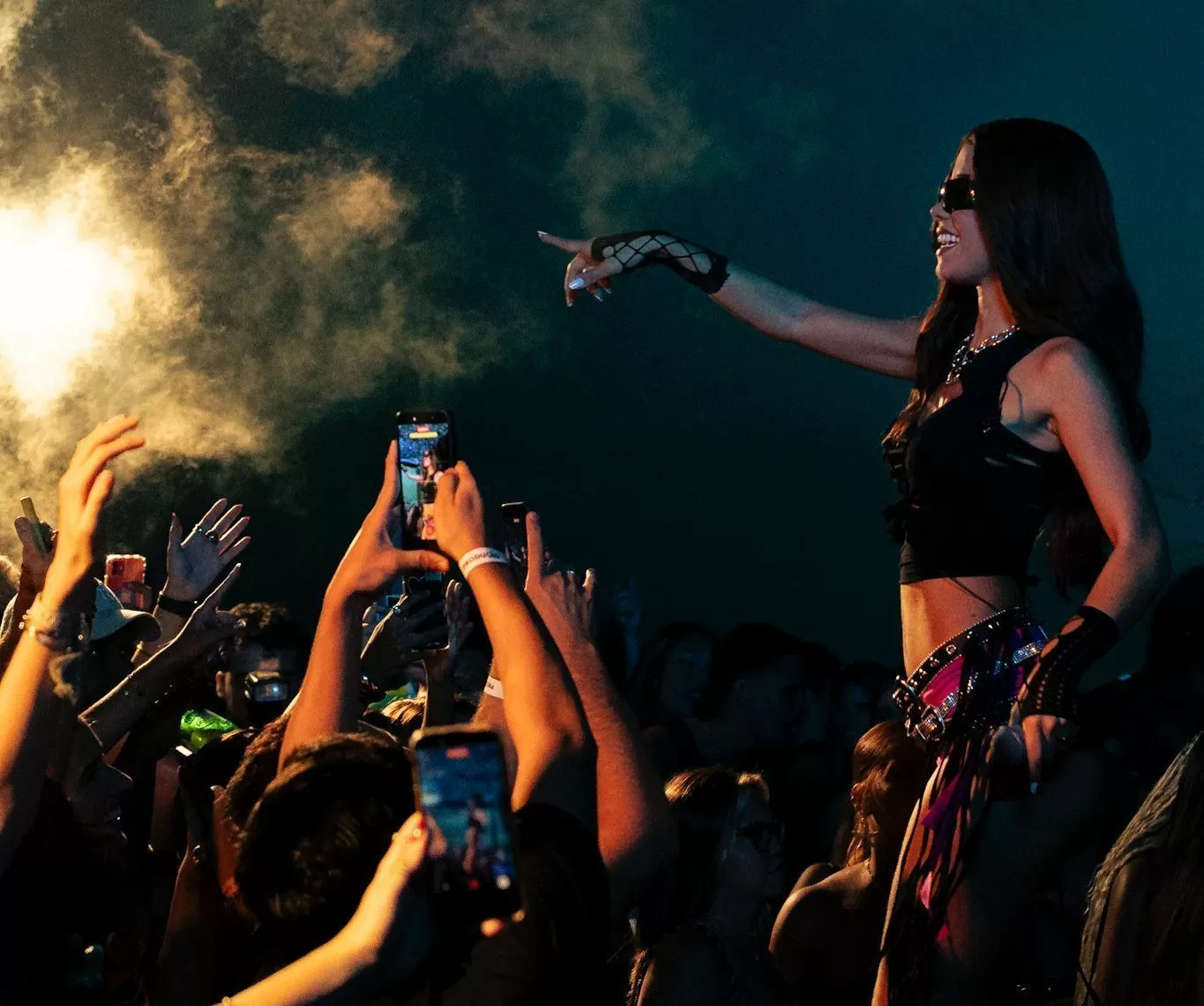 Tília, filha de Dennis DJ, faz show de mais de 3h com experiência imersiva