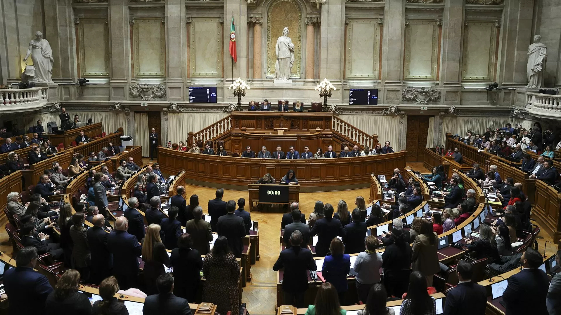 Sindicato considera inaceitável abordagem ao jornalista da Sábado no parlamento