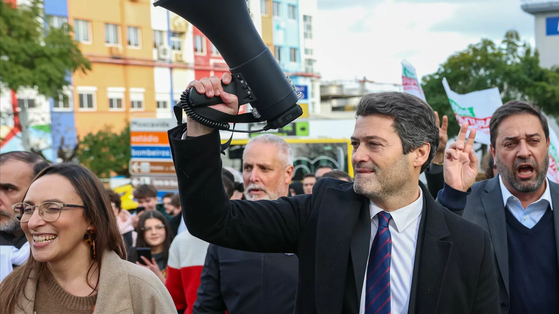 André Ventura "estupefacto" com apoios de "notáveis" da direita a Seguro