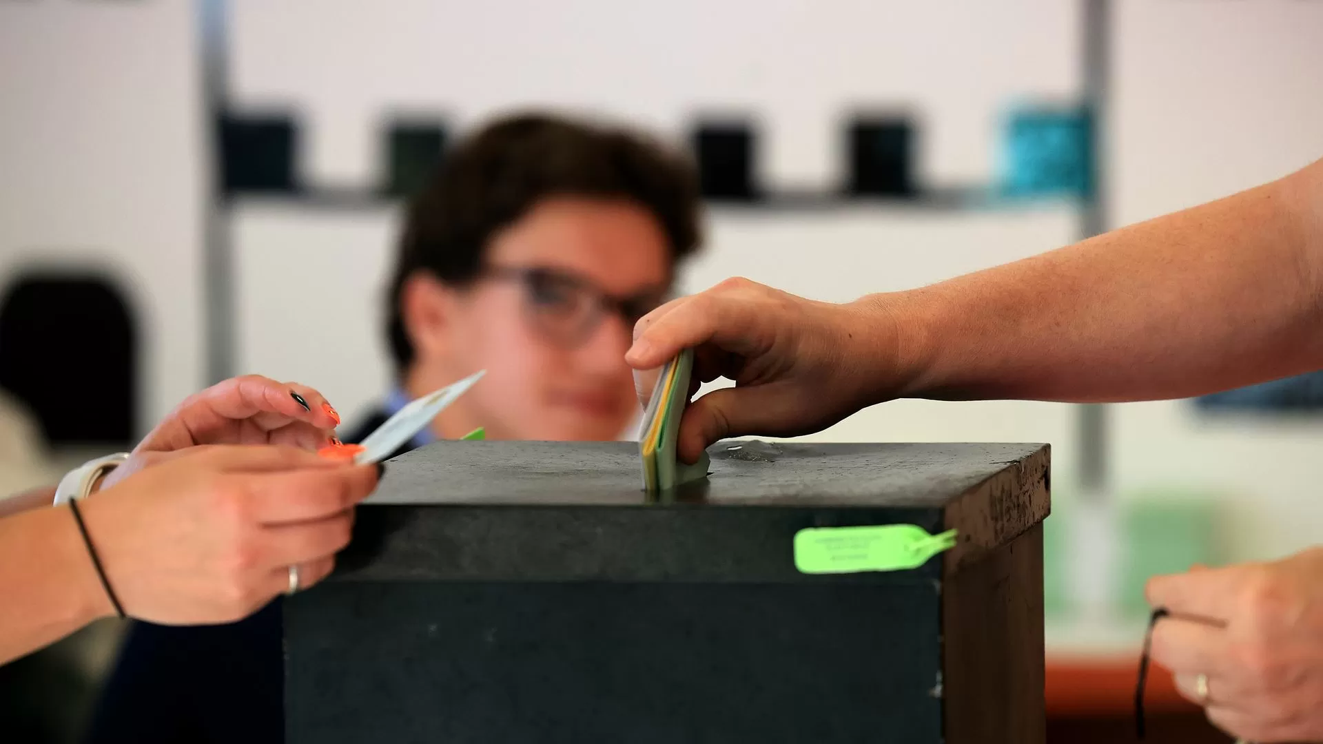 Boletins de voto com dois candidatos na segunda volta, diz CNE