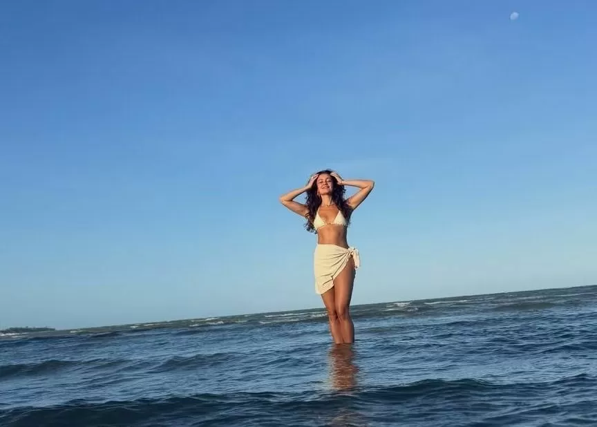 Sem Xamã, Sophie Charlotte curte virada do ano com amigos na Bahia