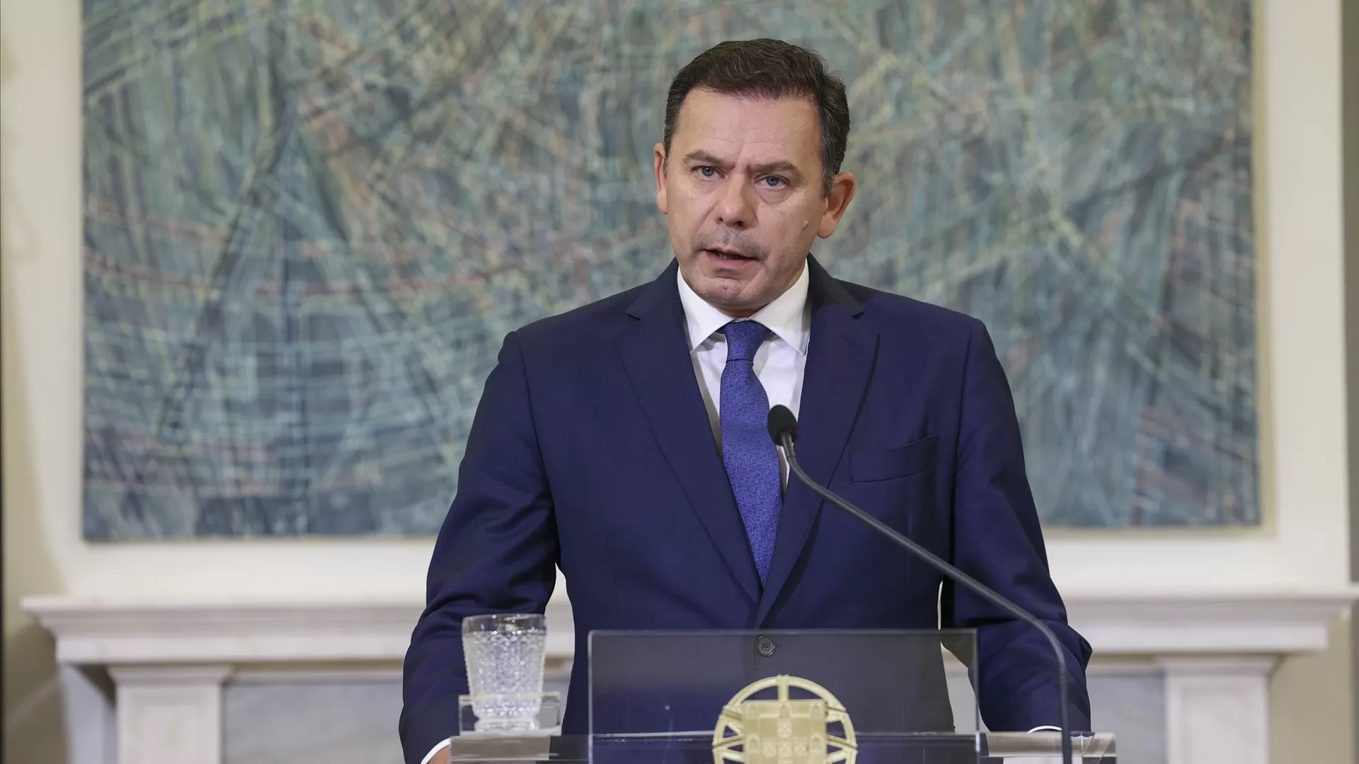 Montenegro manda reduzir de oito para duas as ligações à Sport TV em São Bento e Parlamento