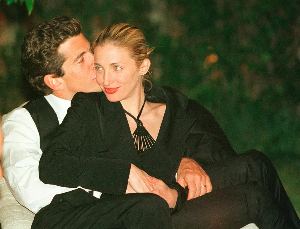 E se Carolyn Bessete-Kennedy estivesse na primeira fila da Calvin Klein?