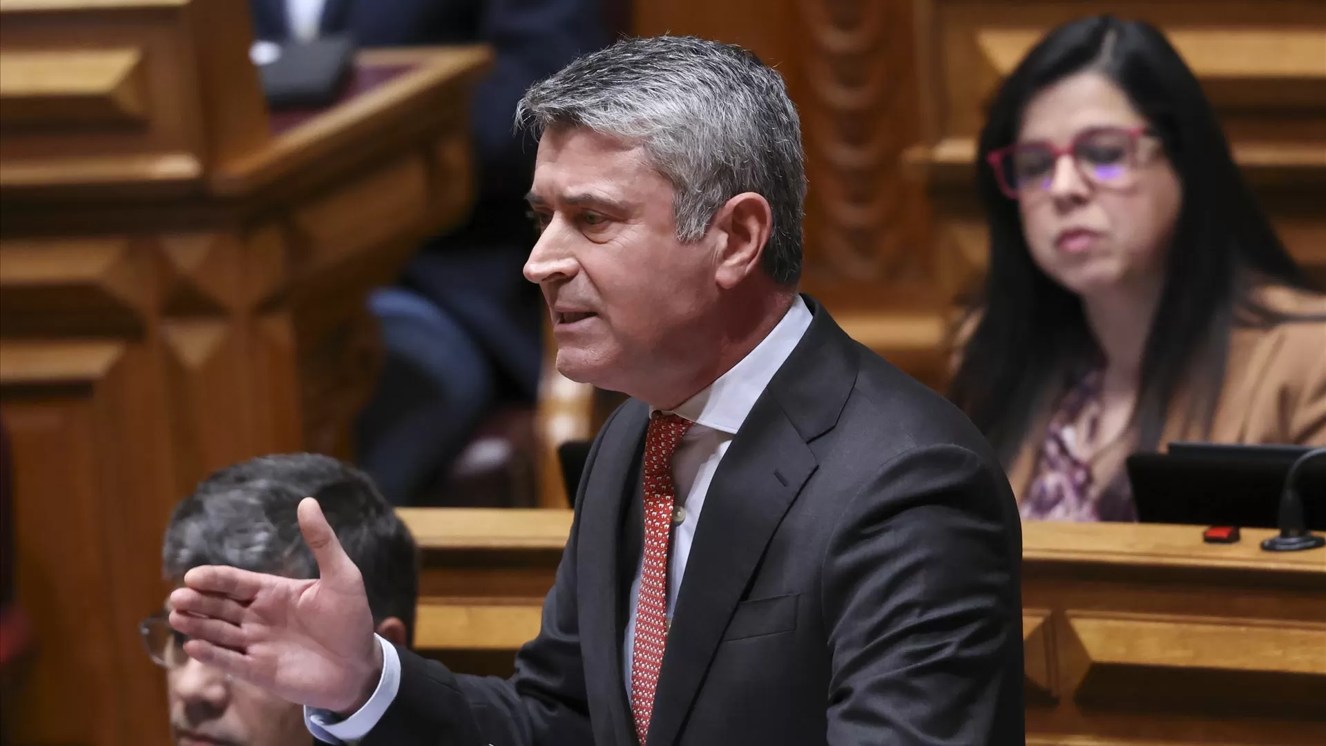 PS disponível para Orçamento Retificativo, Montenegro diz que ainda não é preciso