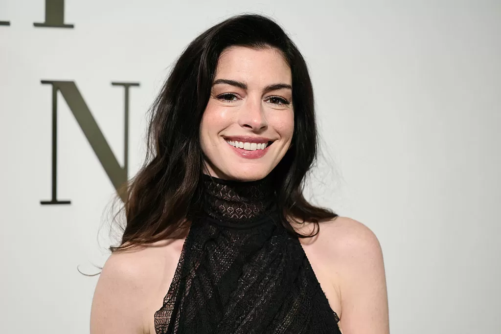 De Anne Hathaway a Rihanna: veja quem passou pelas estreladas primeiras filas da moda em Nova York