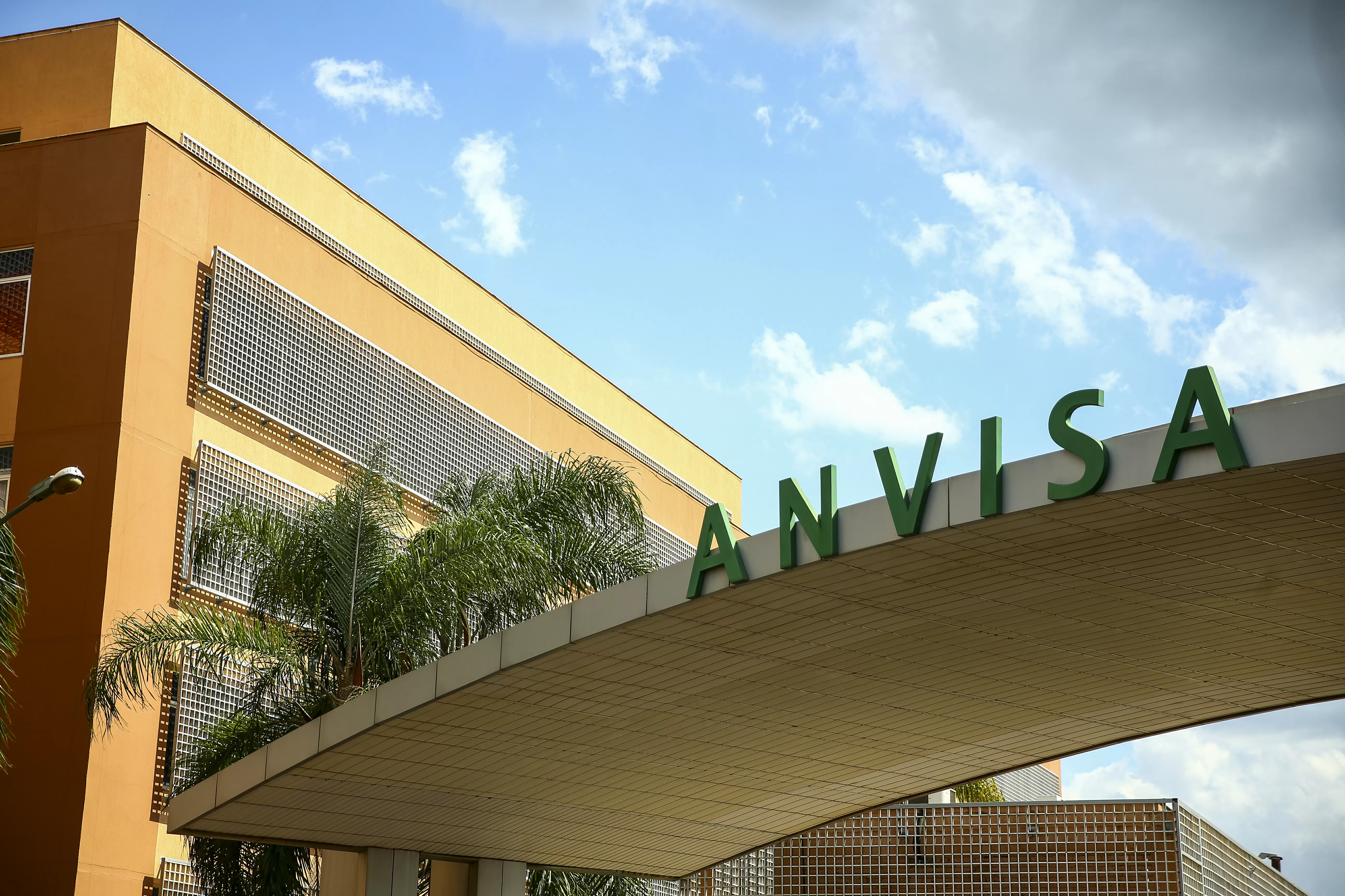 Bioestimulador de colágeno, suplementos, seringas de insulina e mais: veja novas proibições da Anvisa