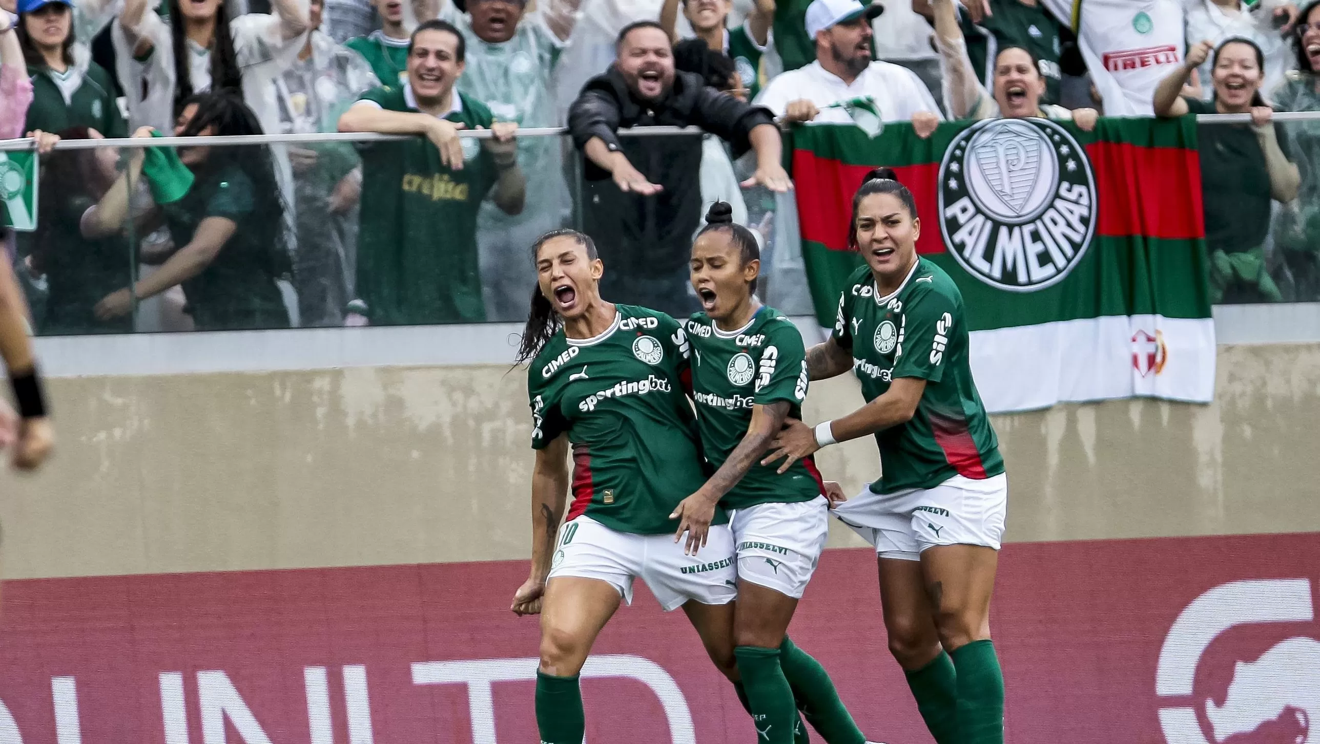 Palmeiras bate o Corinthians nos pênaltis e conquista a Supercopa Feminina