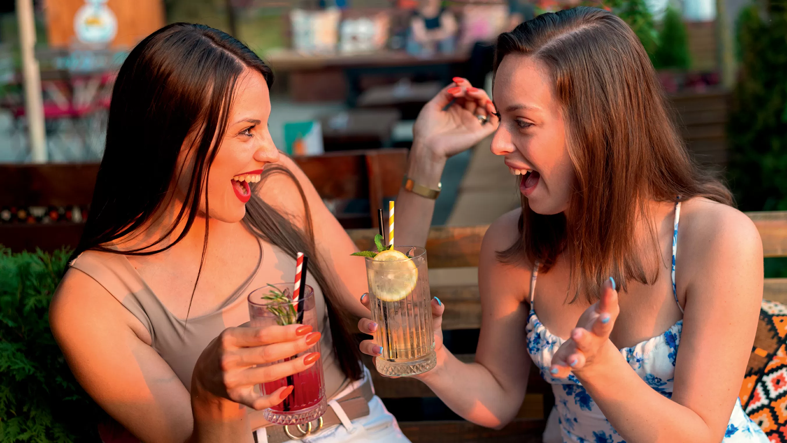 Um brinde diferente: como os jovens começam a rever o papel do álcool na vida social