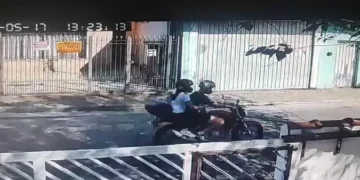 Vídeo mostra pai e filha chegando em casa antes de serem mortos por adolescente em SP