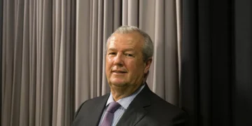 Aeroporto: Turismo insiste em solução para crescer capacidade em Lisboa enquanto se espera Alcochete