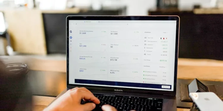 “Teodoro Bastos: O Destaque nas Finanças”