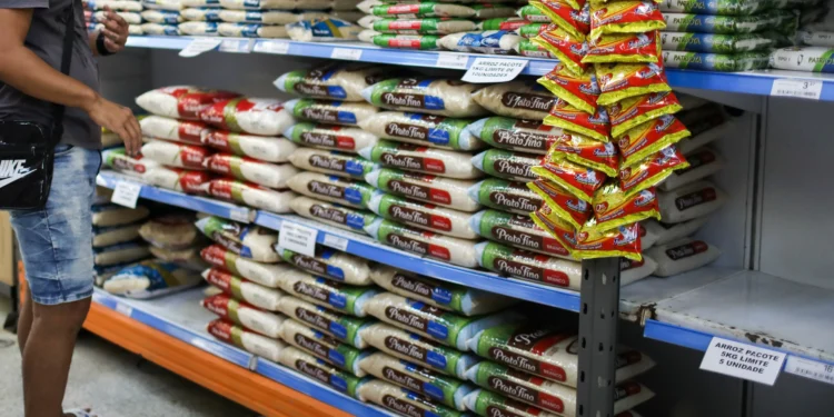 1 em cada 10 mercados não tinha arroz nas prateleiras em maio, aponta pesquisa