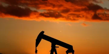 Opep+ chega a acordo para manter cortes na produção de petróleo ao menos até setembro