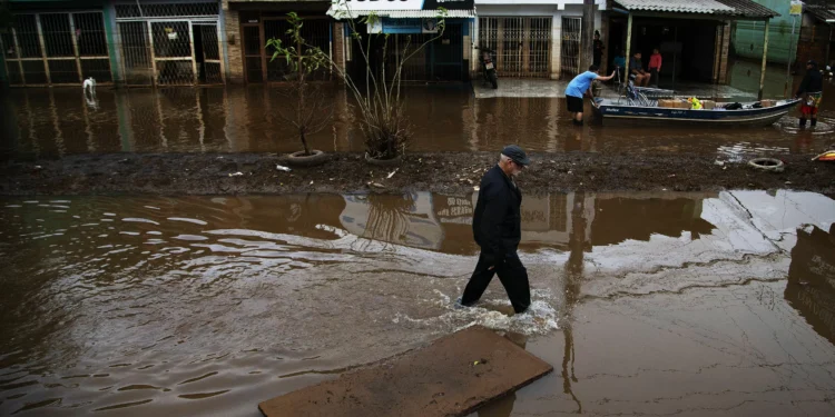 Número de mortes por leptospirose sobe para 19 no RS e casos passam de 300