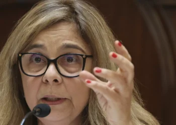 Ministra da Saúde lamenta ter sido mal interpretada quando disse que hospitais tinham lideranças fracas