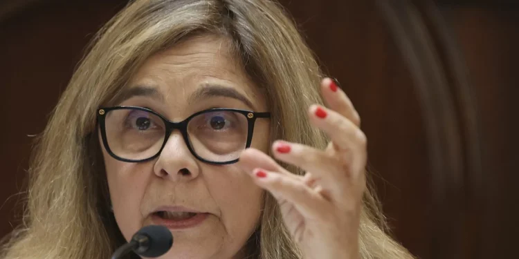 Ministra da Saúde lamenta ter sido mal interpretada quando disse que hospitais tinham lideranças fracas