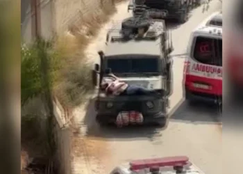 Forças israelenses amarram palestino ferido a jipe na Cisjordânia
