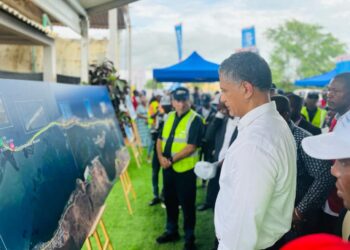 Moradores da comunidade do Buraco, localizada no Distrito Urbano do Mussulo, agora têm acesso à rede pública de energia elétrica