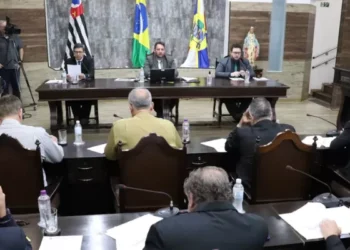 Ex-prefeito, vice e sete vereadores são alvos de operação no interior de SP