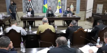 Ex-prefeito, vice e sete vereadores são alvos de operação no interior de SP