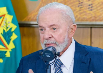 Lula reclama de críticas por política fiscal e diz que “não custa nada fazer universidades”