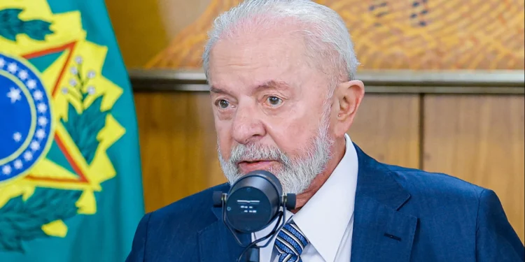 Lula reclama de críticas por política fiscal e diz que “não custa nada fazer universidades”