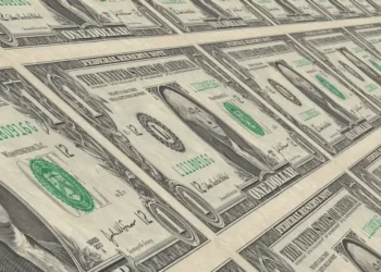 Santander eleva projeção do dólar para R$ 5,30 ao fim de 2024; reduz PIB de 2025