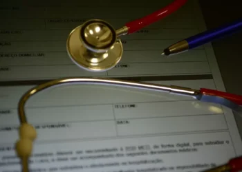 A saúde brasileira respira por aparelhos