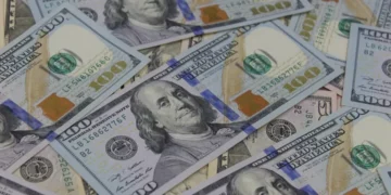 “Desvendando as Finanças: Simplificando a Gestão do Dinheiro”