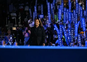 Campanha democrata revitalizada supera republicanos em audiência na convenção