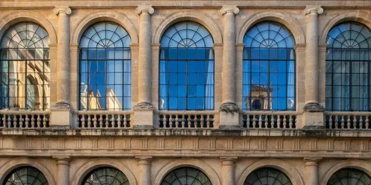 “A Importância da Política na Sociedade”