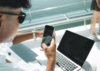 “Desvendando as Emoções por Trás das Finanças”