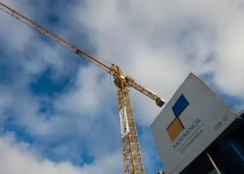 PSI no verde a meio da sessão impulsionado pela Mota-Engil