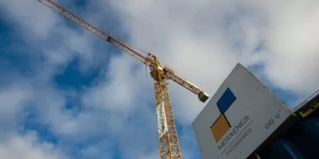 PSI no verde a meio da sessão impulsionado pela Mota-Engil