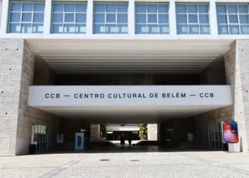 Ex-presidente do CCB vai impugnar exoneração do cargo por a considerar ilegal