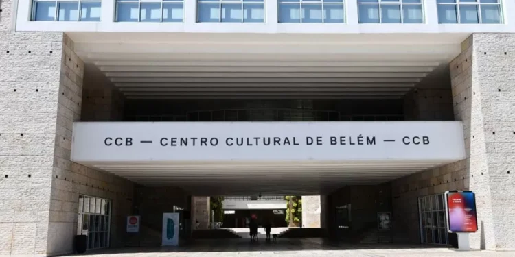 Ex-presidente do CCB vai impugnar exoneração do cargo por a considerar ilegal