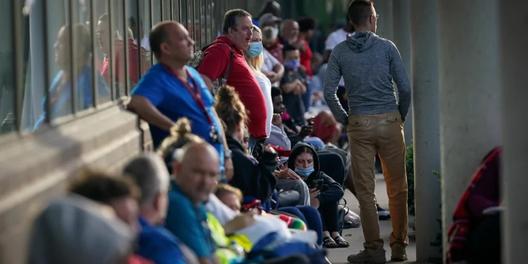 Pedidos de auxílio-desemprego nos EUA sobem; mercado tem condição saudável