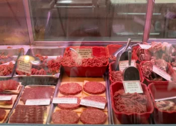 IPCA sobe 0,52% em dezembro e acumula alta de 4,83% em 2024, estourando teto da meta