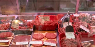 IPCA sobe 0,52% em dezembro e acumula alta de 4,83% em 2024, estourando teto da meta