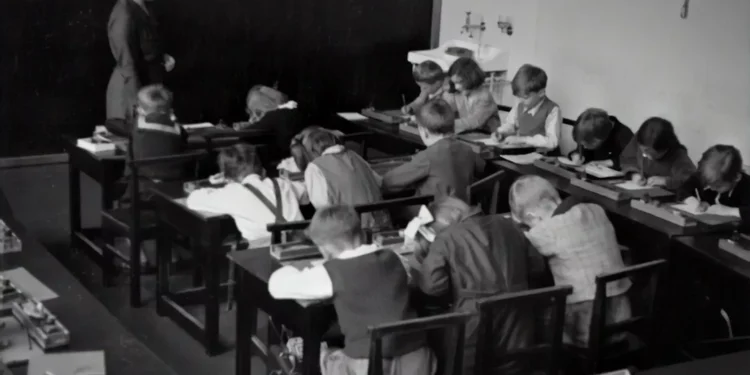 “Gestão de Recursos: Pilar do Desenvolvimento Socioeconômico”