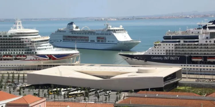 Funcionários da AT investigados por deixarem passar cocaína nos portos de Lisboa, Setúbal e Sines