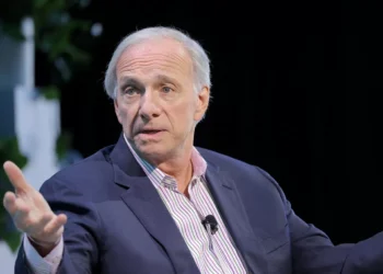 Dívida dos EUA é como uma placa e pode causar “ataque cardíaco”, diz Ray Dalio