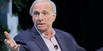 Dívida dos EUA é como uma placa e pode causar “ataque cardíaco”, diz Ray Dalio