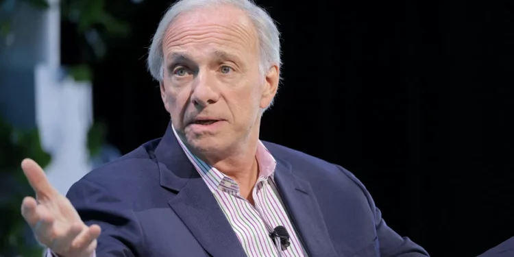 Dívida dos EUA é como uma placa e pode causar “ataque cardíaco”, diz Ray Dalio