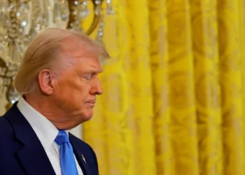 Trump diz que tarifas sobre México e Canadá “avançarão” no próximo mês