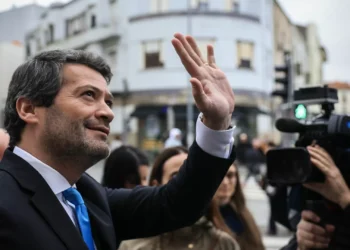 ​Ventura acusa Hugo Soares e Aguiar-Branco de terem imobiliárias